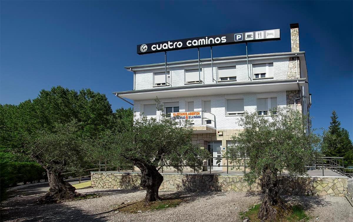 Hostal Restaurante Cuatro Caminos Cubillos del Sil Exterior photo